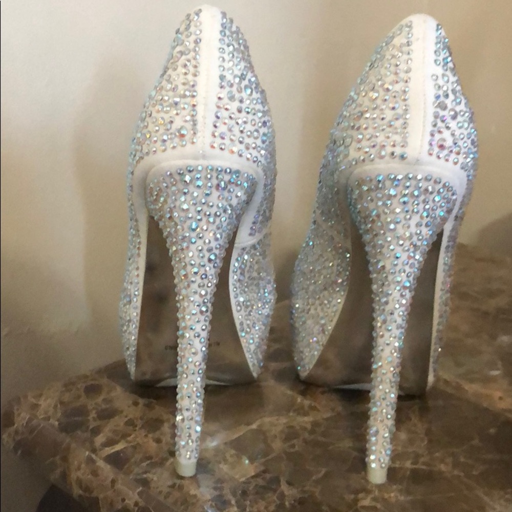 **New**Shoes - Picture 6 of 8